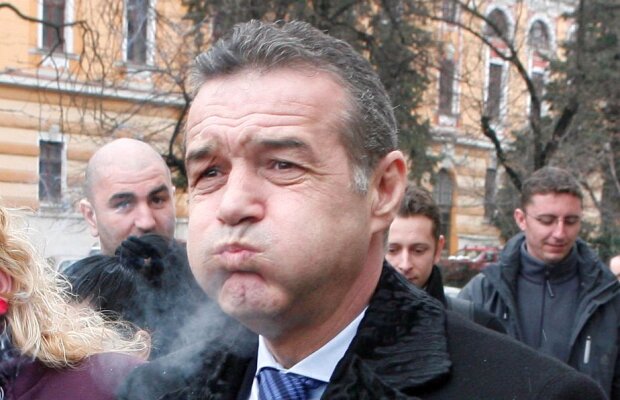 POLI IAȘI - FCSB // EXCLUSIV Ultimele vești despre fotbalistul dorit cu insistență de Becali » Antrenorul se revoltă: "Se pune presiune artificială"