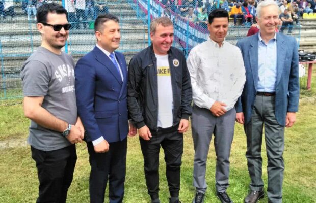 FOTO Primul lucru făcut de Hagi în această dimineață după scandalul de la conferința de presă: "Asta înseamnă repetiția"