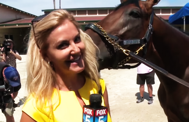 VIDEO Cele mai tari momente! Reporterii au fost pupaţi în timpul live-urilor