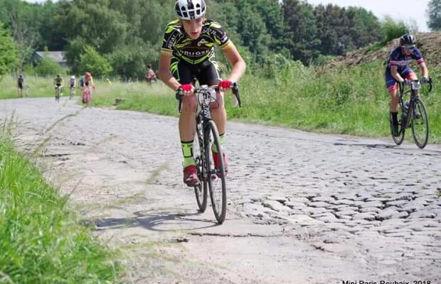 FOTO Poveste pe pavate » Performanță remarcabilă reușită de un român în Mini Parix-Roubaix