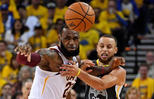 VIDEO+FOTO Golden State vs. Cleveland Cavaliers 2-0 » James nu poate singur! Curry se distrează în meciul doi și o apropie pe Golden State de un nou titlu