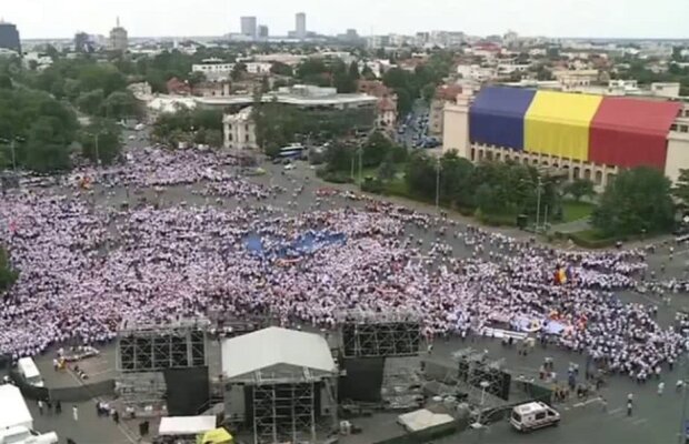 SIMONA HALEP A CÂȘTIGAT ROLAND GARROS // Nu e Times New Roman! WTA crede că zeci de mii de români au ieșit ieri în stradă pentru Simona Halep