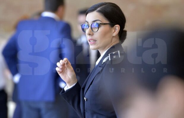 GALERIE FOTO Loredana Dinu, răpitoare la sosirea Simonei Halep! A atras toate privirile 