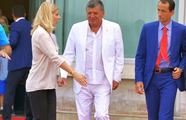 GALERIE FOTO Nume cunoscute au așteptat-o pe Simona Halep la aeroport » Un fost primar a surprins prin vestimentație