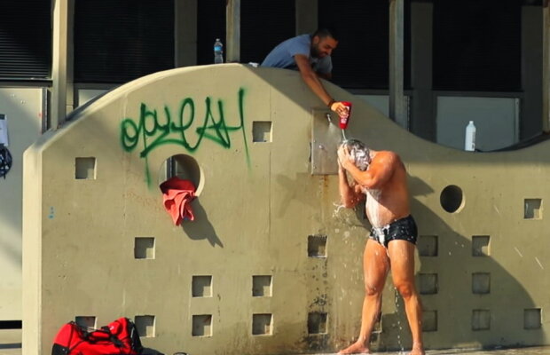 VIDEO Cea mai tare farsă cu șampon. Aproape 90 de milioane de oameni au râs cu lacrimi!