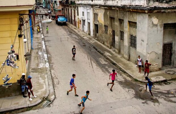 GALERIE FOTO IMPRESIONANTĂ » Tot globul așteaptă startul Mondialului: momentele surprise din Thailanda până în Cuba și din Kenya până în Bosnia-Herțegovina