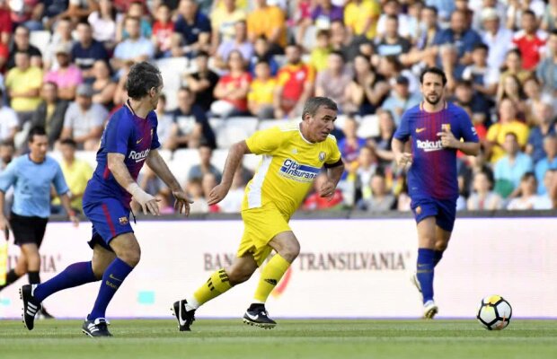 VIDEO Generația de Aur pierde meciul cu legendele Barcelonei: "Hagi e brazilian" + "Regele" a marcat pentru catalani