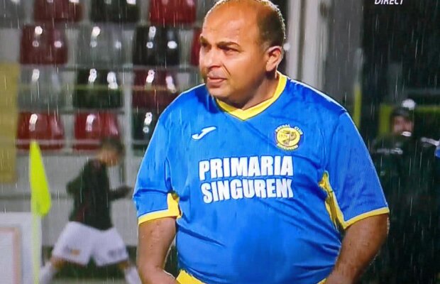 FOTO » Maryo decaru', Maryo primaru'» Fază memorabilă în meciul AS Singureni - Rapid: "La anul ne batem cu Steaua. Va fi război"