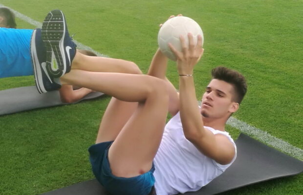 GALERIE FOTO » Ce vrea Hagi la antrenamente: puștii Viitorului sunt chinuiți serios! Program special pregătit 