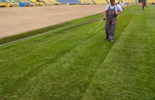 GALERIE FOTO La Călărași se muncește la foc automat pentru primul meci din L1 » A fost adus noul gazon!