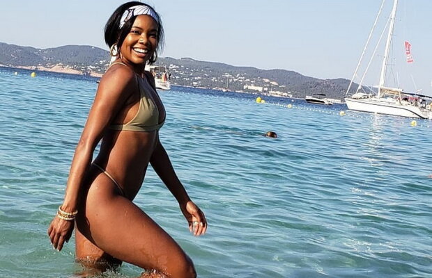 GALERIE FOTO Vezi mulatra care la 45 de ani a atras toate privirile bărbaţilor de la plajă