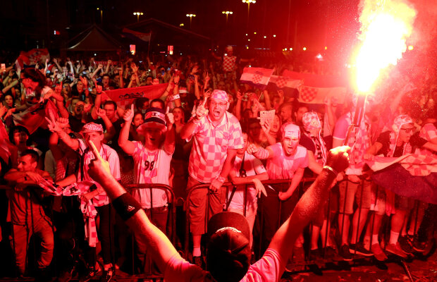 VIDEO + FOTO Nebunie la Zagreb după calificarea Croației în "sferturile" Mondialului! 