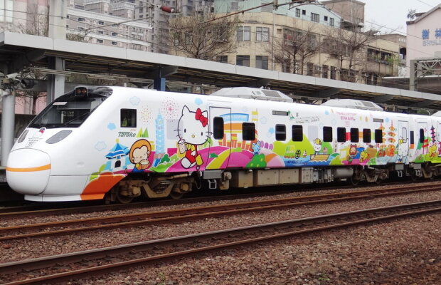 GALERIE FOTO Trenul "Hello Kitty", introdus pe liniile ferate din Japonia