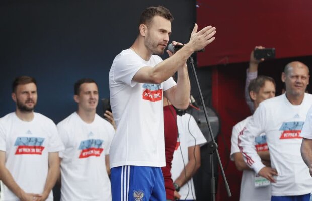 VIDEO+FOTO Nebunie în Moscova! Zeci de mii de fani i-au primit pe jucătorii Rusiei ca pe niște eroi