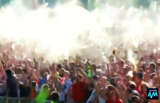 VIDEO A plouat cu bere după cele două goluri din Croația - Anglia! Imagini senzaționale: cum au sărbătorit fanii celor două echipe