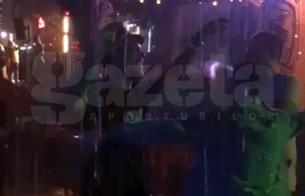 EXCLUSIV VIDEO Dezmăț după primul meci la Astra » Denis Alibec dansa în ploaie la 3 noaptea