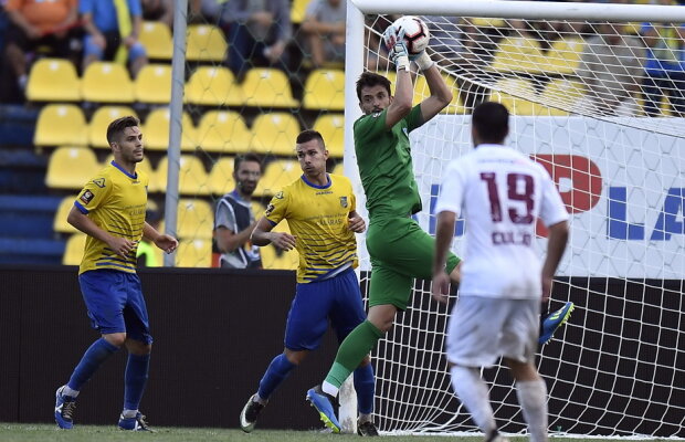 Ce nu s-a văzut la TV » Mesaj ca înainte de '89 citit la Călărași: "Un buchet de mulțumiri pentru tânărul și minunatul nostru antrenor" 