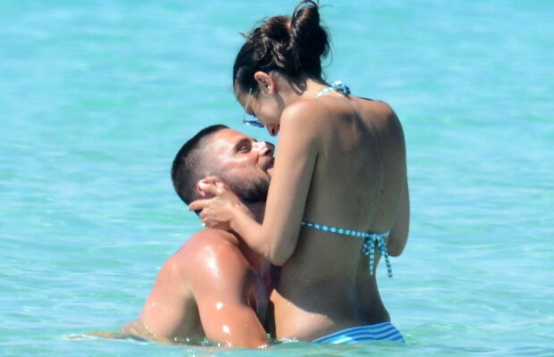 GALERIE FOTO Tandreţe în Insulele Baleare » Un campion mondial surprins de paparazzi la Formentera