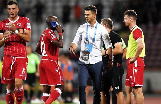 GALERIE FOTO Cum și-a motivat Florin Bratu jucătorii înaintea meciului cu Viitorul: mesajele apărute în vestiarul "câinilor"