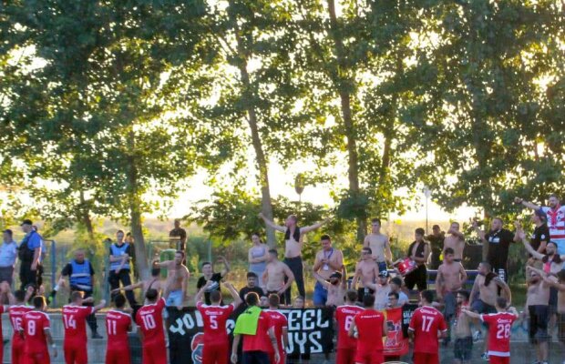 Incidente șocante în Cupa României » Fanii Oțelului s-au bătut cu jandarmii: 2 suporteri au ajuns la spital!