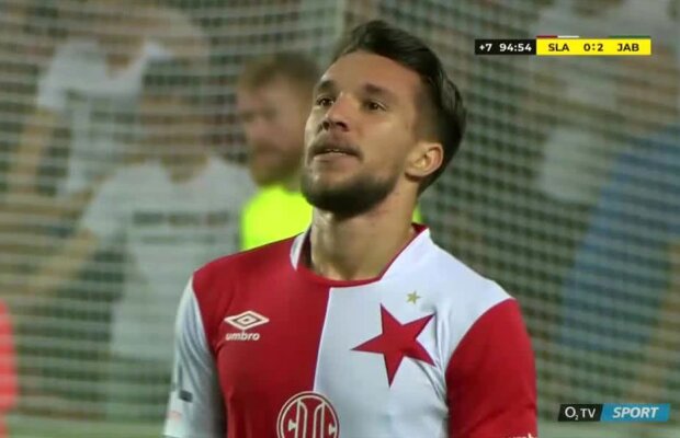 FOTO + VIDEO Incident șocant la meciul lui Băluță din Cehia » Ultrașii au năvălit pe teren și au brutalizat un steward!