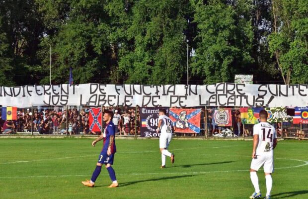 FOTO Ultrașii Stelei trec la amenințări după ultimul scandal de la CSA: "Jos labele de pe Lăcătuș!" » Mesaje dure pentru Talpan și Petrea