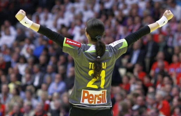 O fostă mare handbalistă a României a ajuns vânzătoare: "Nu ne explicăm cum a decăzut așa mult valoroasa sportivă"