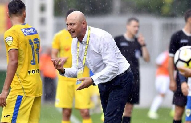 Petrolul - ASU Poli 2-0 » Amenințat cu demisia dacă nu câștiga, Grozavu a răbufnit: "Haideți, mă, dați-vă-n p**a mea!"
