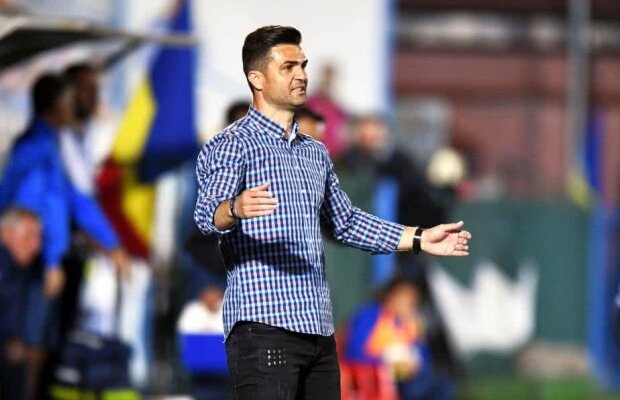 Încă o schimbare la Dinamo » Bratu s-a hotărât: cu cine joacă în deplasarea de la Iași