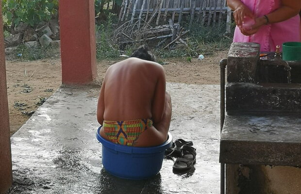 Ce-au fost și ce-au ajuns » "Mi-am spălat părul în ligheanul în care spălăm și hainele"