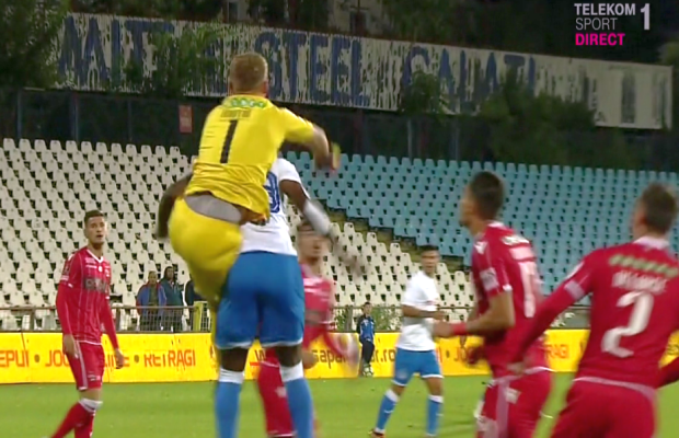 VIDEO + FOTO Fază controversată în Dacia Brăila - Dinamo » Penalty după o ieșire haotică a portarului dinamovist