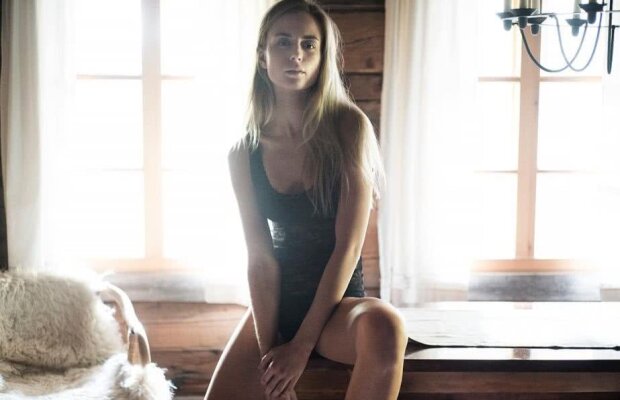 FOTO Fata care te face frumoasă! Un makeup artist e mai sexy decât fotomodelele cu care lucrează