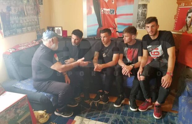 VIDEO+FOTO Momente emoționante la mormântul lui Hîldan! Dănciulescu, Niculescu și jucătorii importanți au adus un omagiu acasă la Unicul Căpitan