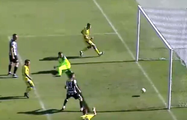 VIDEO + FOTO Gafa zilei vine din România! Portarul de la Academia Hagi s-a făcut de râs la U Cluj - Daco Getica 