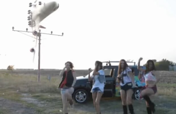 VIDEO La limită! Accidente spectaculoase din care oamenii au scăpat cu viață