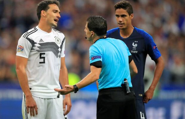 Nemții acuză arbitrajul sârbului Mazici, care a inventat lovitura de la 11 metri ce-i trimite pe marginea prăpastiei: ”O glumă de penalty”