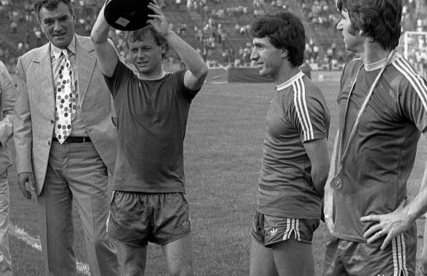 GALERIE FOTO 20 de imagini de arhivă cu Ilie Balaci: de la meciurile legendare de la națională până la aparițiile din demonstrative