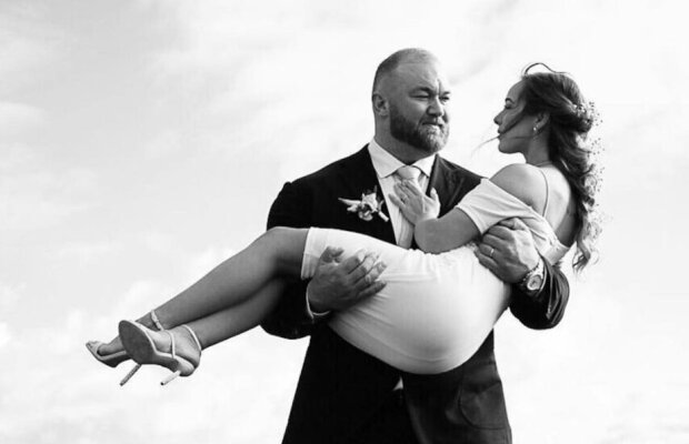 FOTO INEDIT "Muntele" din "Game of Thrones" s-a căsătorit » Iubita lui e cu jumătate de metru mai scundă