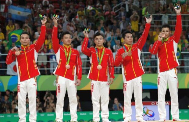 Echipa Chinei a câștigat aurul la CM de la Doha. Titlul mondial a fost decis la ultimul aparat, bara fixă, chinezii depășindu-i la final pe ruși cu doar 0, 049 puncte 