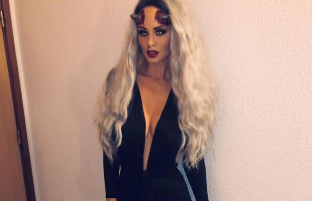 FOTO În toată splendoarea! A purtat ”costumul Evei” în noaptea de Halloween: un fotomodel surprinde cu un NUD incendiar