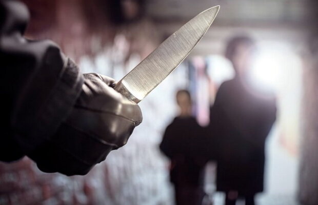 EXCLUSIV Momente incredibile în Cupă » Mai mulți suporteri i-au așteptat cu cuțitele în parcare! Arbitrii au sunat la 112