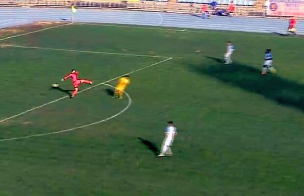 VIDEO + FOTO Fază de cascadorii râsului în Liga 2 » Portarul Farului a gafat incredibil