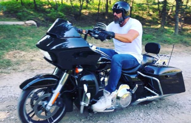 FOTO Instasport // Old-school "Arnold" » Bogdan Stelea își expune pasiunile pe Instagram: motociclism, trabucuri, modă