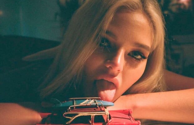 GALERIE FOTO Și-a scos tatăl din minți » Fiica de 19 ani a unui jucător legendar de tenis, în ipostaze nepermise: "Am eșuat ca tată"