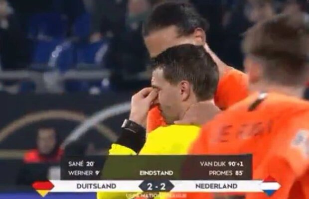 GALERIE FOTO Imaginile tulburătoare cu Ovidiu Hațegan fac înconjurul planetei! Românul a izbucnit în plâns după Germania - Olanda 2-2: "A aflat la pauză"