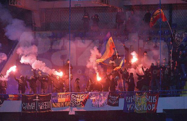 VIDEO Au făcut-o din nou! Suporterii români au aprins torțe pe finalul meciului de la Podgorica 