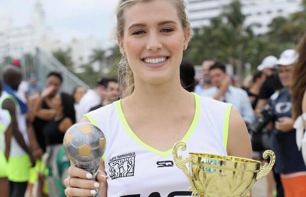 GALERIE FOTO Eugenie Bouchard, apariție supersexy la fotbal pe plajă! A atras toate privirile cu ținuta ei 