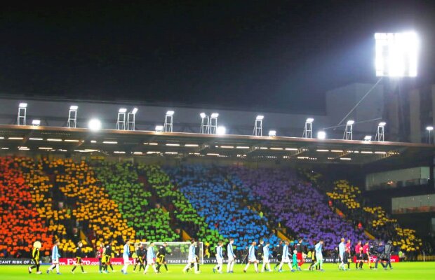 GALERIE FOTO + VIDEO Premieră la nivel mondial! Scenografie LGBT afișată la un meci din Premier League