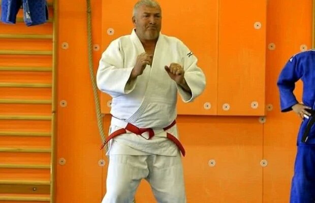 EXCLUSIV GSP // Peste filmele HORROR: ”M-a obligat să mânânc țigări și mă izbea de parchet!” » Csaba Santha, a 10-a victimă a lui Florin Bercean, despre cum antrenorul era violent și acum 30 de ani!