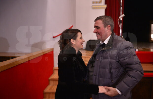 GALERIE FOTO & VIDEO Seară emoționantă în familia Hagi: Gică a văzut-o în premieră pe Kira în rolul principal într-o piesă de teatru în România! Declarații: "Offff. Așa a zis tata?"